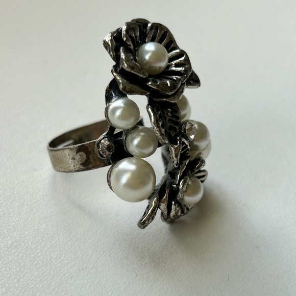 Antique Vintage Silver and Pearl Flower Ring - Picture 3 of 5